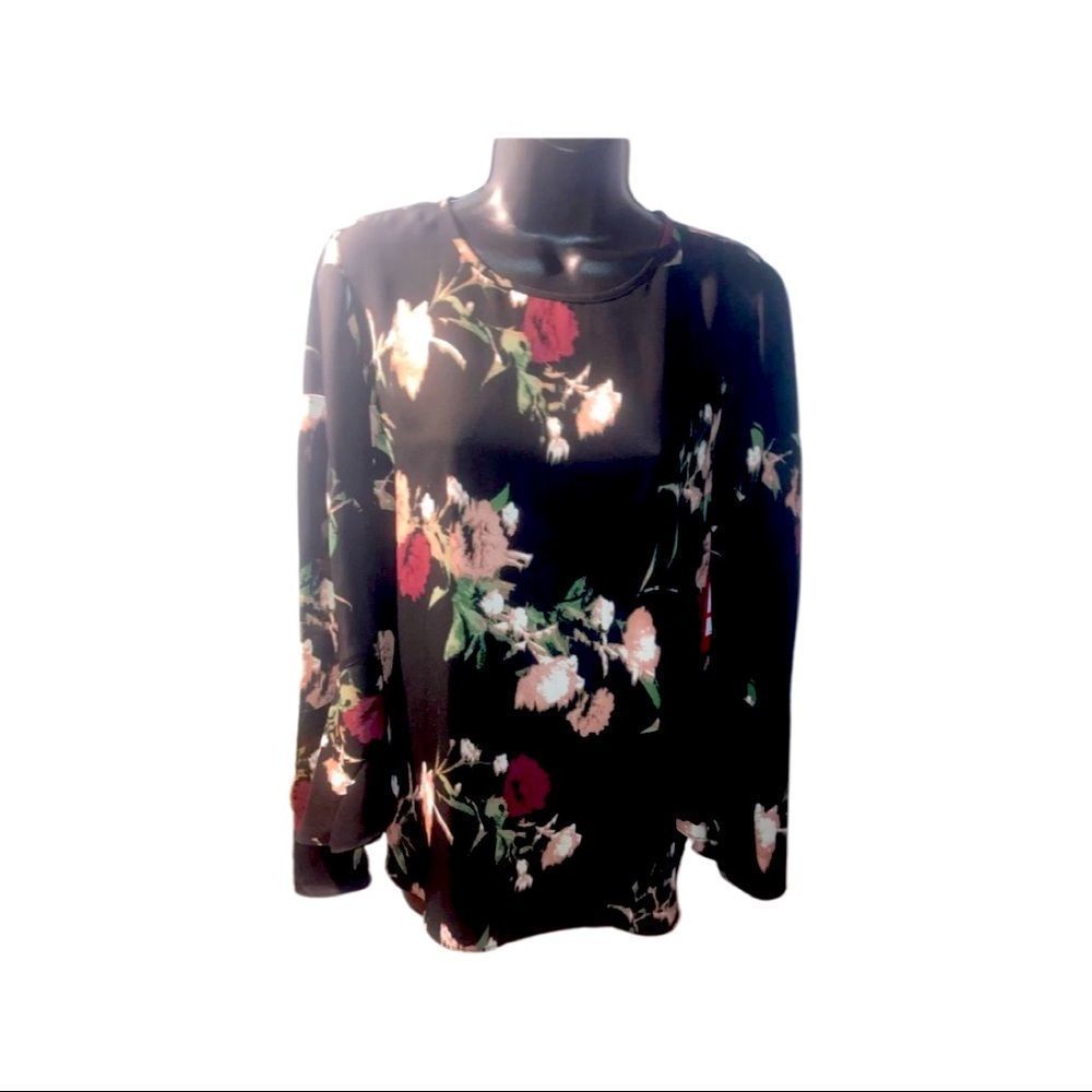 Vince Camuto|| floral blouse top